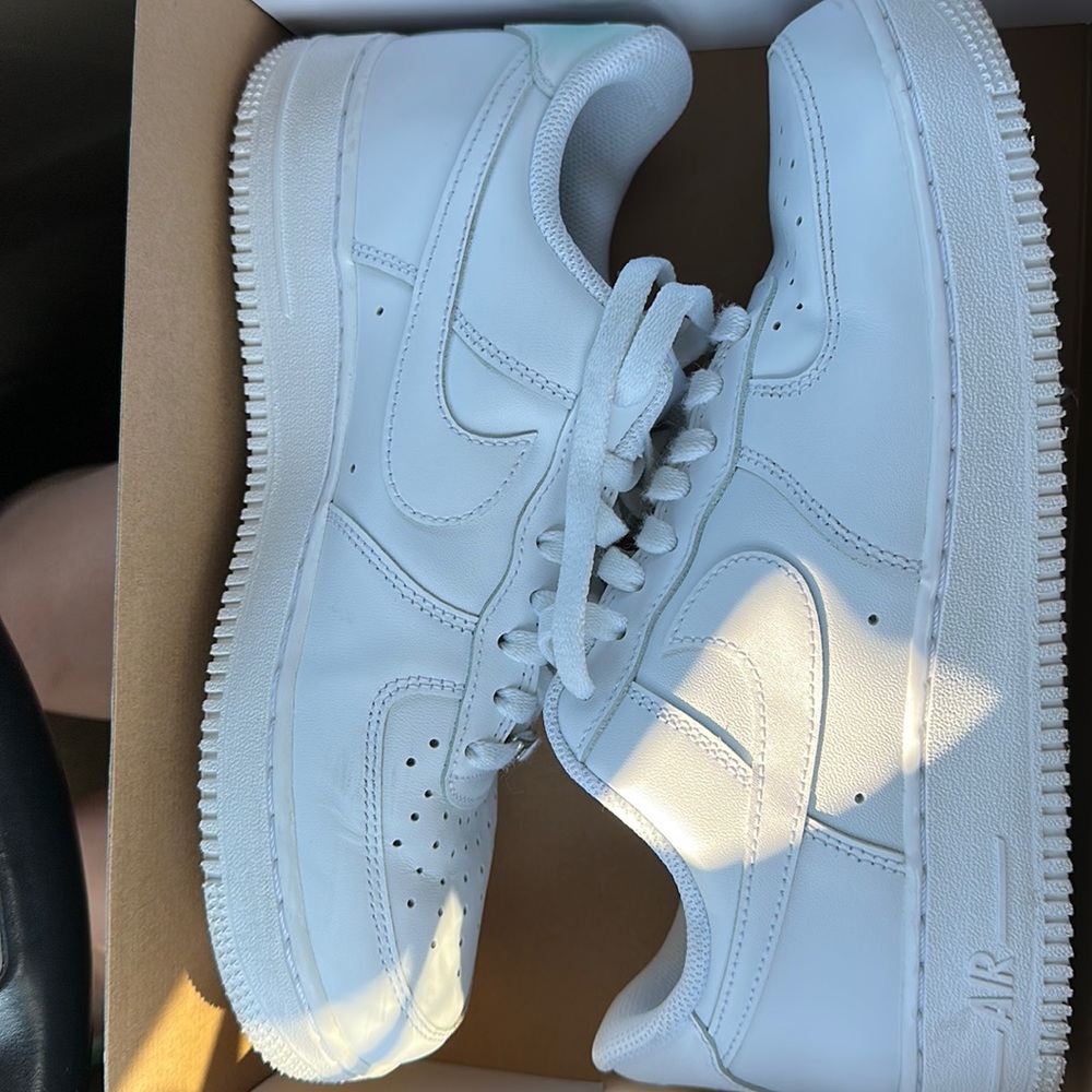 White Airforce 1s size 8 mens